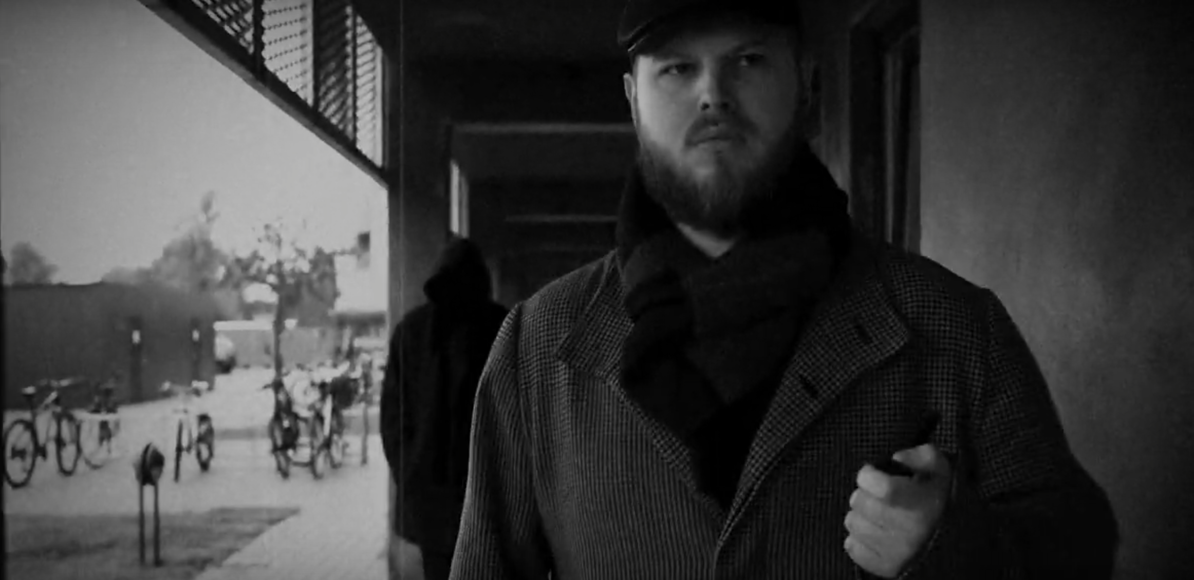 Lucky Pause – still